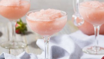 Spade & Sparrows Frosé Slushi